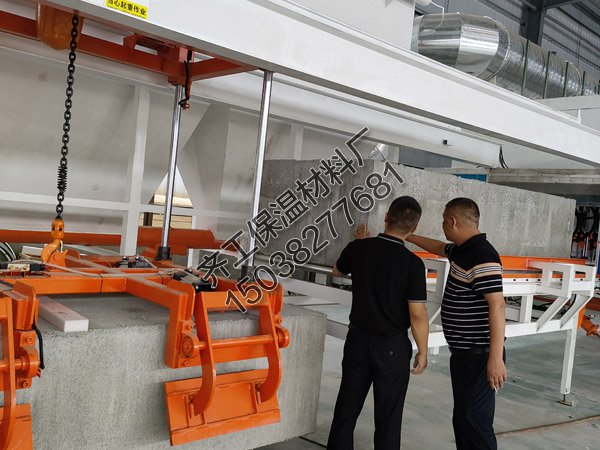 無機(jī)塑化微孔保溫板